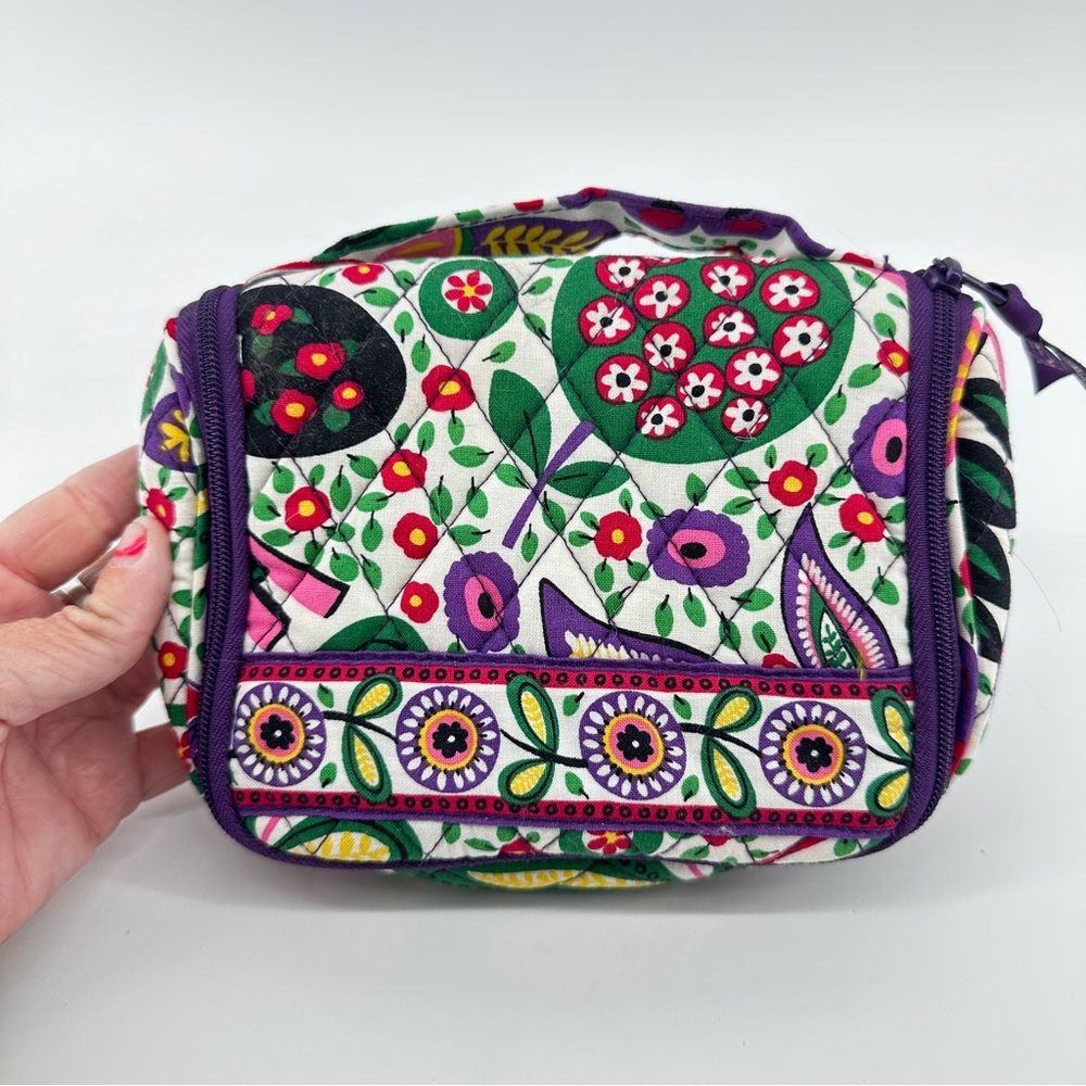 Vera Bradley Viva La Vera Hanging Cosmetic Bag with Quilted‎ Floral Design